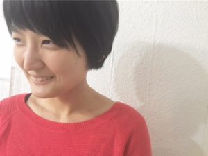 シンプル黒髪ショート