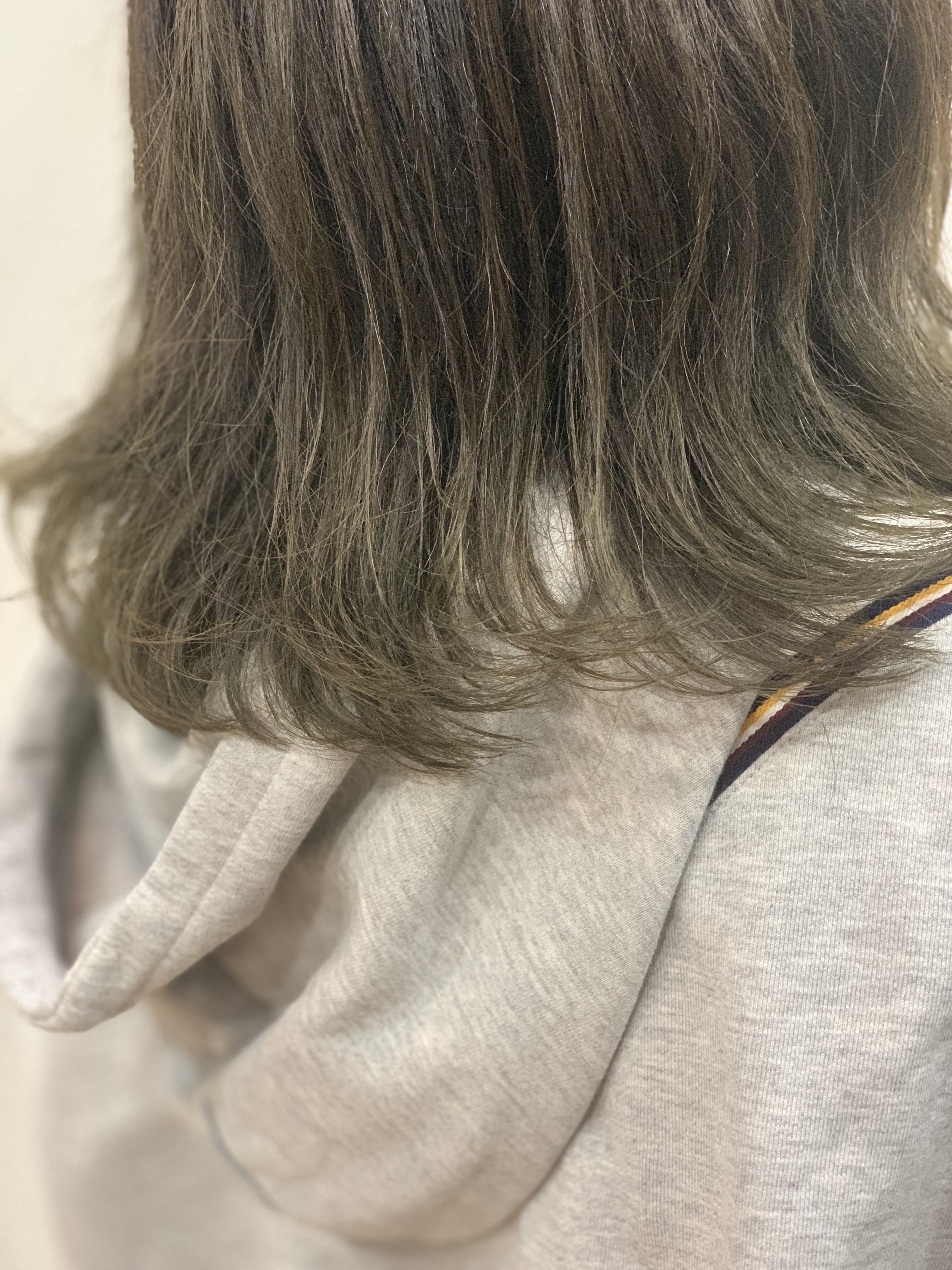 池袋にある美容室 美容院 ヘアサロンならhair Resort Lagoon Blog Archive 明るめカーキのグラデーションカラー