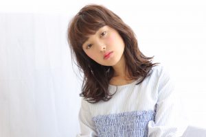 ベージュ。