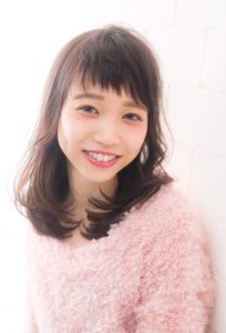 ピンクベージュ。