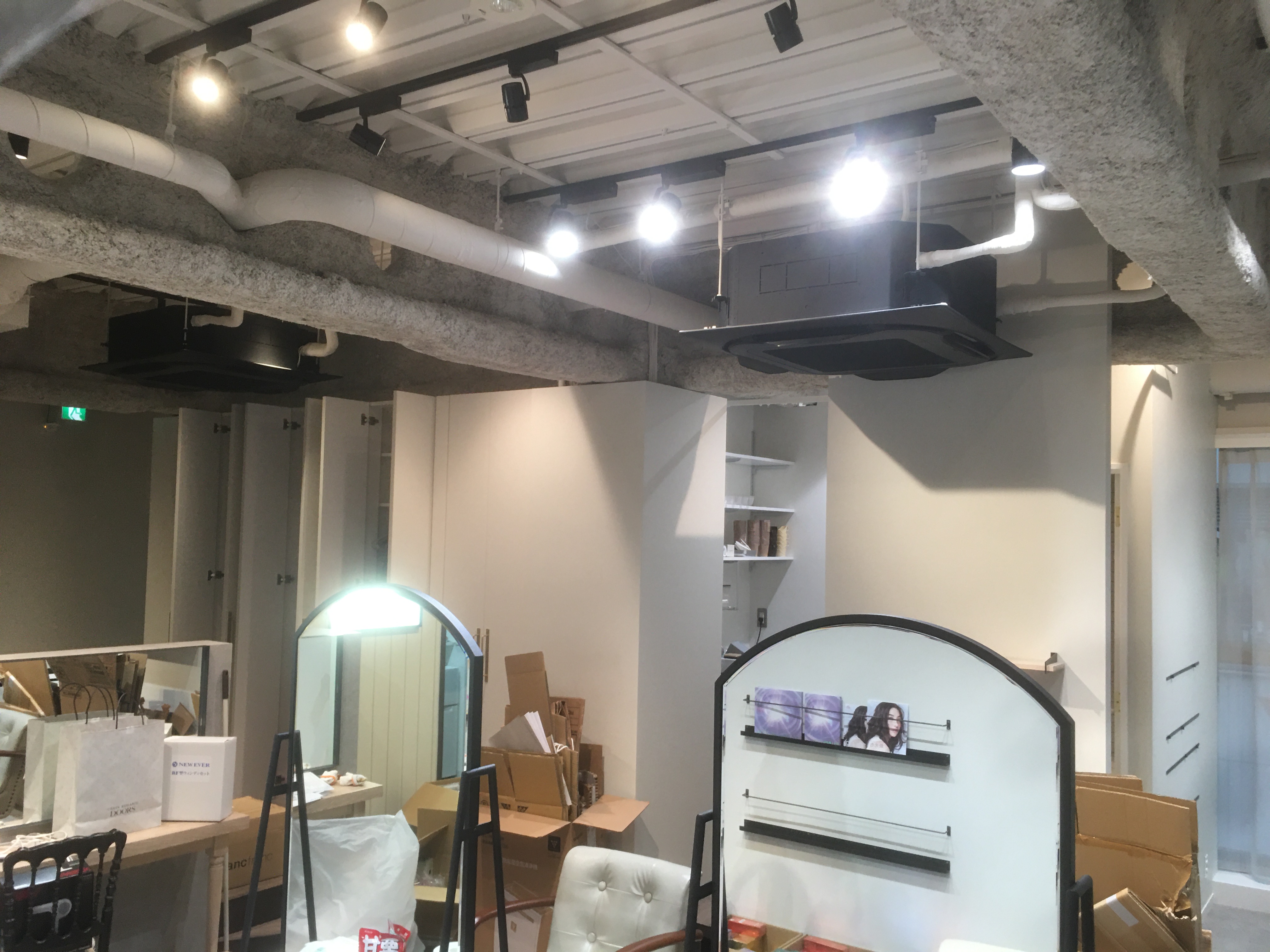 池袋にある美容室 美容院 ヘアサロンならhair Resort Lagoon Blog Archive New姉妹店 Shiro に突撃して参りました