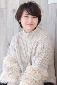 ニットにピッタリなスタイル。