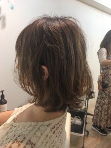 透明感カラーには動きのあるスタイルを♪。